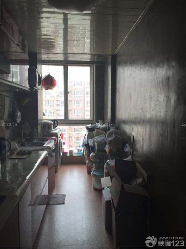 这是以前的别人的家，经过量房，得到的图，户型我还是很满意的，两居室一南一北，这样以后我就可以每天晒到太阳了想想就很美！唯一就是这是2005年的房子，没有人车分离，楼下的车还是挺多的，不过要多想好处，我还是开心的！