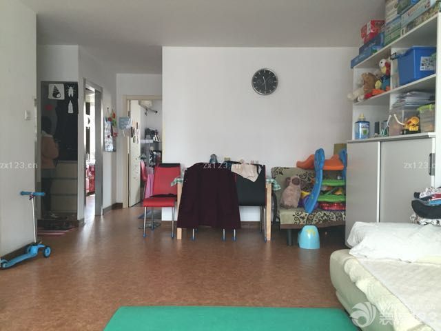 这是以前的别人的家，经过量房，得到的图，户型我还是很满意的，两居室一南一北，这样以后我就可以每天晒到太阳了想想就很美！唯一就是这是2005年的房子，没有人车分离，楼下的车还是挺多的，不过要多想好处，我还是开心的！