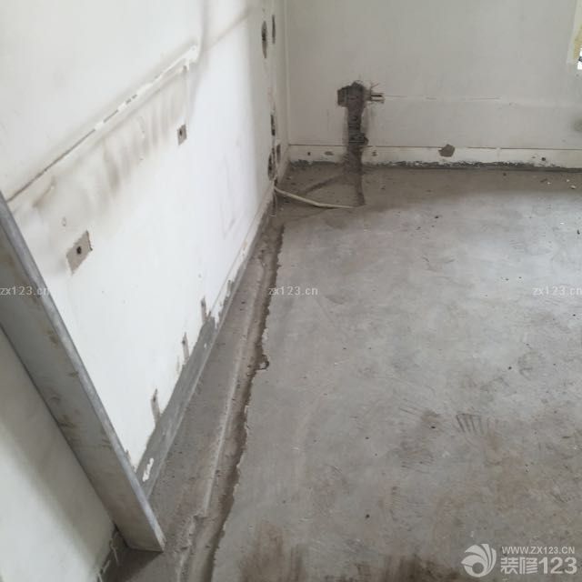 今天我和老公都去了，在老公的协助下工人完成了原有管线换线的工作，老公不宜，工人也很不易！