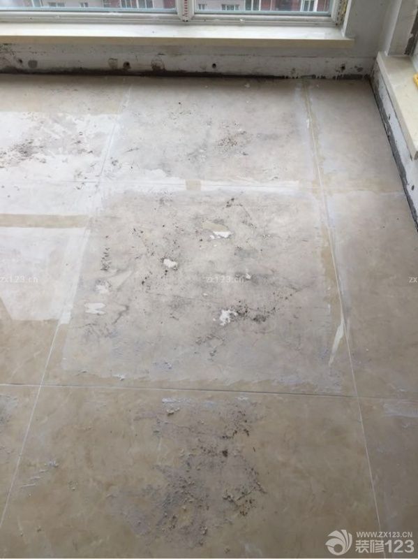 装修的瓷砖看起来还是很不错的，整个整洁如新，很是满意。