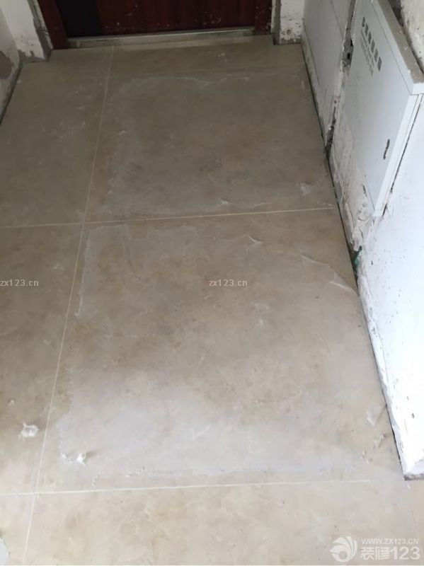 装修的瓷砖看起来还是很不错的，整个整洁如新，很是满意。