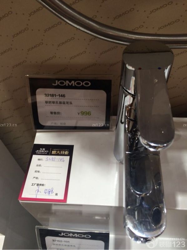 橱柜选好了，就要开始选择卫浴了。一直以来，我都有在网上选择比较，起初考虑过科勒，惠达，还有摩恩，虽然这几个品牌的东西质量没得话说，而且款式新颖，但是这些牌子的造价真心不低，预算一步步吃紧，逼得我只能退而求其次选择了九牧，话说九牧也还可以，算得上是十大品牌之一。<br>