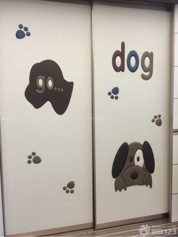 安装门～油漆进一半的时候入场，先装好房门，其次装卫生间门，再装柜门，最后装索拉门！