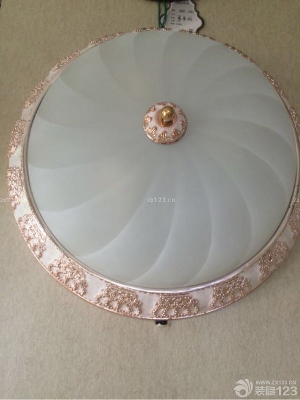 灯具到场，名字叫皇多玛～额！图一、二：主卧次卧；图三、四：书房，麻将房；图五：阳台；图六：进门灯！