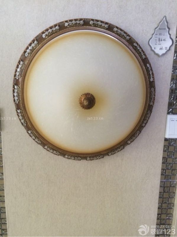 灯具到场，名字叫皇多玛～额！图一、二：主卧次卧；图三、四：书房，麻将房；图五：阳台；图六：进门灯！