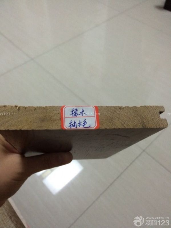 昨天运送，今天铺设完毕，房间瞬间高大上了，还是挺美的！