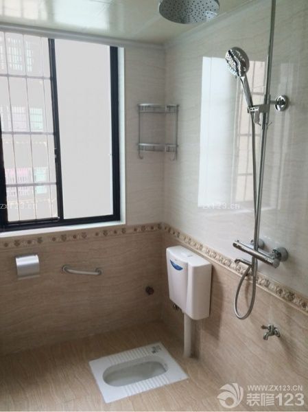 安装卫浴 花了两天时间 光是一个淋浴房就花了一天时间 包括之后毛巾架的定位 漂亮