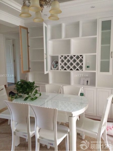 家具终于从广州拖回来了，物流老板是公公的朋友，送了两床垫，基本上啥都不缺啦。安装师傅花了一天时间把家具都拼接好，整体效果瞬间出来了。给大家看看