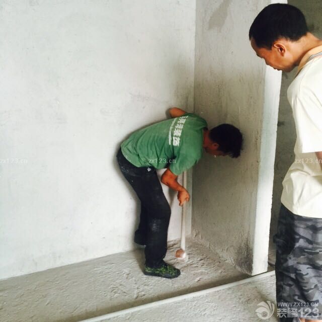 6月6号星期六早上10:00轩怡装修师傅来我新房子开始了第一锤！真的很兴奋！终于有了自己的小窝了！