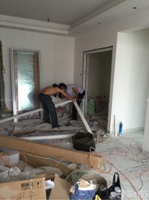 至今为止已经到装门的地步了！感觉进度比我们想象的要快一些。