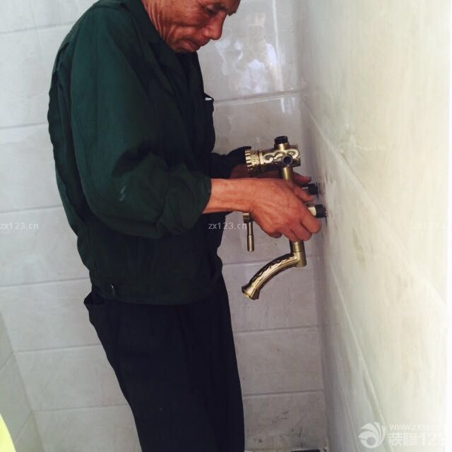 至今为止已经到装门的地步了！感觉进度比我们想象的要快一些。