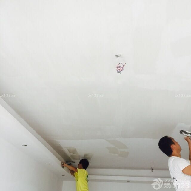 今天装门和刷硅藻泥了！就是门这个商家让我很心塞！感觉还是选择大品牌好！兰舍硅藻泥的师傅做的确实很专业！谢谢你们！