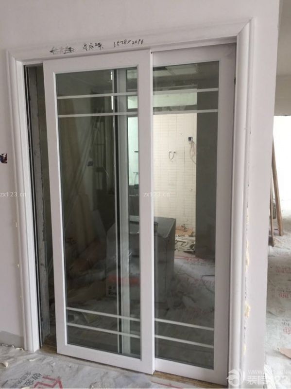 今天装门和刷硅藻泥了！就是门这个商家让我很心塞！感觉还是选择大品牌好！兰舍硅藻泥的师傅做的确实很专业！谢谢你们！