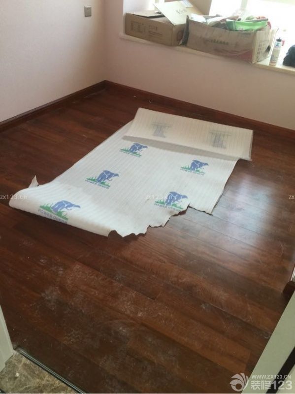 今天的木地板都可以踩了，圣象的师傅辛苦了。