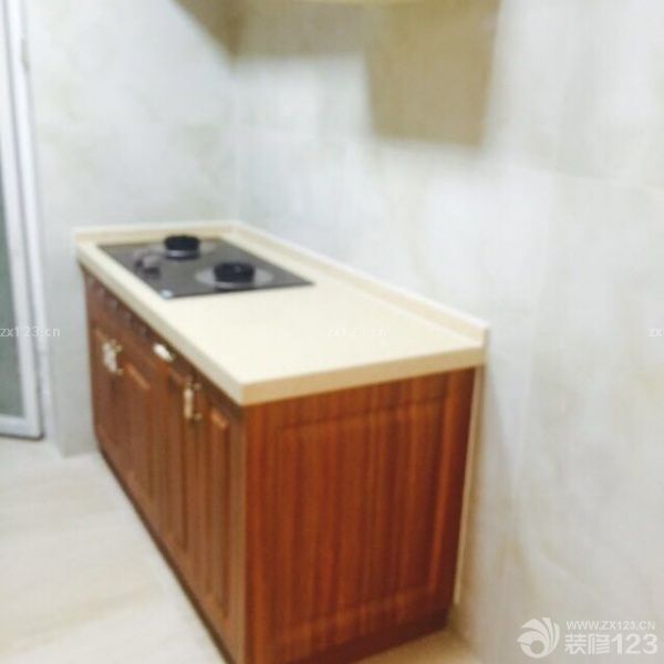 今天装橱柜打扫了一下！感觉还不错。