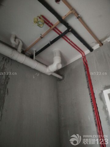 今天下班了去送地插和盒子，工人已经不在了，大概看了一下工程质量，还不错。