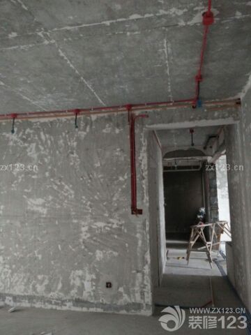 今天下班了去送地插和盒子，工人已经不在了，大概看了一下工程质量，还不错。