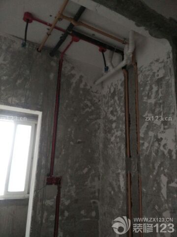 今天下班了去送地插和盒子，工人已经不在了，大概看了一下工程质量，还不错。