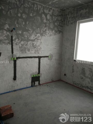 今天早上去水电验收，没什么问题，动作挺快的，前后不超过五天。今天过去，好多细节让人很舒服，规范瓦工师傅已经在干活了，给我们提了很多建议和他的经验，挺热情的。