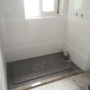 最近房子的装修真让我揪心，但装修本就是件不完美的工程，总有些小插曲嘛。阳台的吊顶做好了，颜色觉得还是改成白色整体比较搭，和装修公司沟通了一下，也咨询了一下专业人士，决定后期让油漆工师傅喷白漆，希望没问题。鞋柜和酒柜做好了，看上去挺扎实的，就是鞋柜上有些地方有了改动