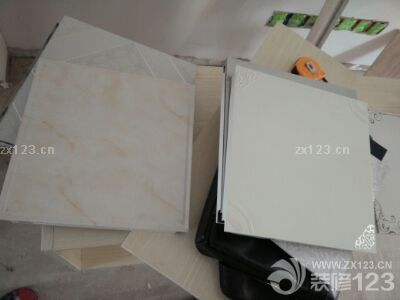 昨天去房子里看了一下，和设计师一起选了墙面乳胶漆的颜色；和集成吊顶的老板见了面，确定了吊顶的款式；网上订的地板和踢脚线也收了货，就是辛苦妈妈和老公搬到楼上，还有温老板也一起帮忙了，真的辛苦了，感谢感谢！橱柜也安排来装了，今天应该可以完工了。继续努力吧！