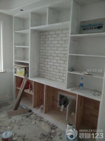 接着联系了门老板周日一天就给我把房门和淋浴全部搞定了，感谢中选门业的杜老板，门做的不错，价格也合理接下来就交给装修公司了。温老板亲自安排，有条不紊，节奏紧凑，设计师全程现场监督，进度很快，给我减轻了很多压力，师傅们都棒棒哒希望结婚之前顺利完工，加油！