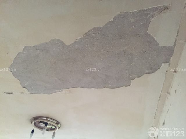 天花板，压根没动阳台莫名多了个坑