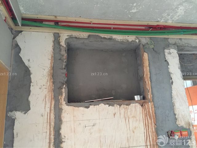 今天开始做客厅的吊顶啦。