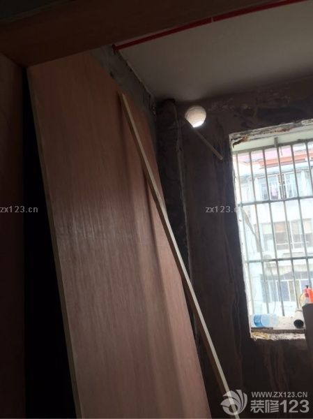 今天开始做客厅的吊顶啦。