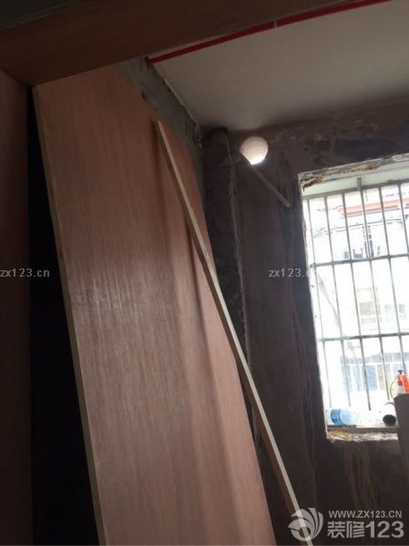 今天开始做客厅的吊顶啦。