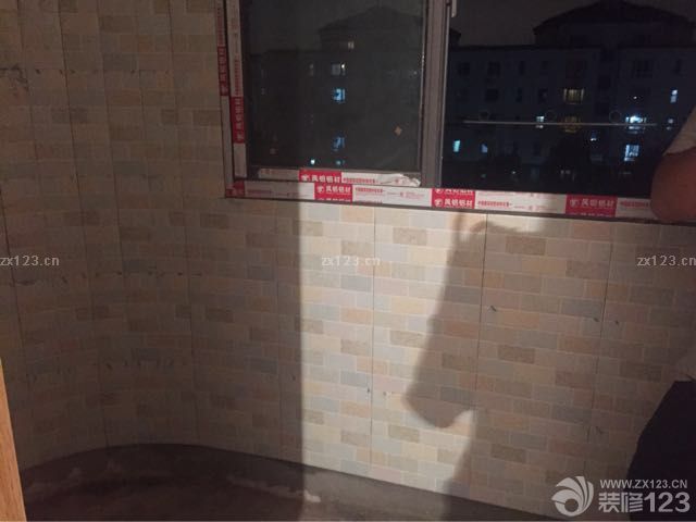 磕磕碰碰一路过来，总算瓷砖都快贴完了，明天就可以贴地砖啦！