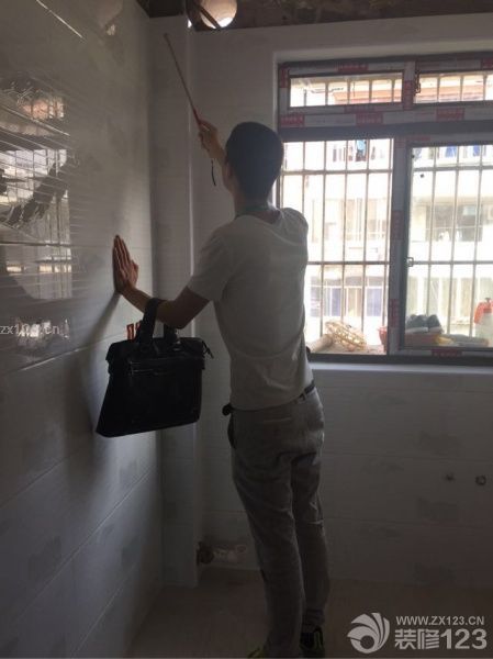 折腾了一个多月，总算到了第三关～！！监理上门验收墙砖。