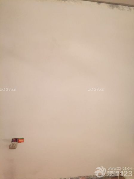 今天把热水器安装完毕，墙面也上了网～整个装修也就快结束咯。