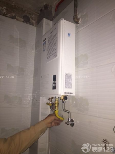 今天把热水器安装完毕，墙面也上了网～整个装修也就快结束咯。