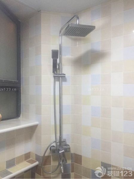 所有房间里的灯已安装完毕。还是自己选的好看一点。