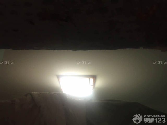 所有房间里的灯已安装完毕。还是自己选的好看一点。