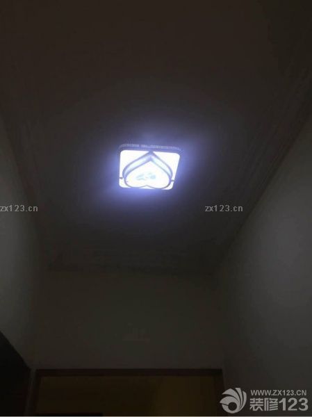 所有房间里的灯已安装完毕。还是自己选的好看一点。