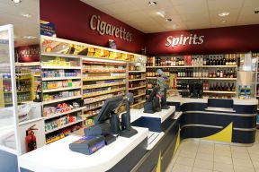 便利店收银台效果图 现代便利店装修效果图