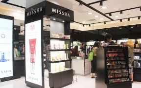 化妆品店装修风格 