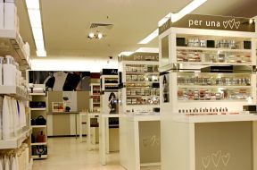 大型化妆品店吊顶设计图片