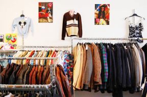 卖衣服门面装修图