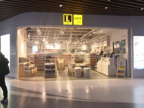 现代风格200平米小商品铺门口设计图片
