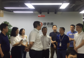 市领导与京东高管深入装信通总部参观走访！