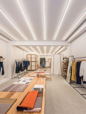 服装店服装陈列图片 服装店吊顶设计图片