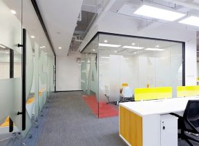 办公室玻璃隔断墙设计装修效果图