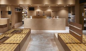 上海时尚眼镜专卖店展示大厅装潢设计图