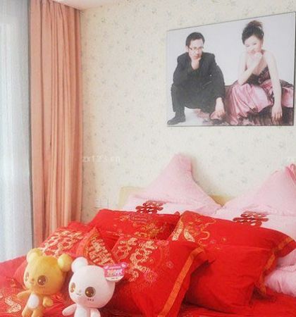 70平米二居室婚房主卧室装修设计效果图片