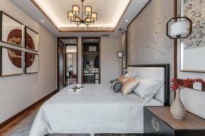 2020卧室背景墙挂画设计 卧室背景墙挂画效果图 中式小卧室装修效果图