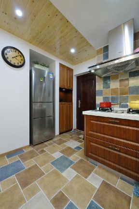 厨房吊顶装修效果图 家庭厨房装潢效果图 