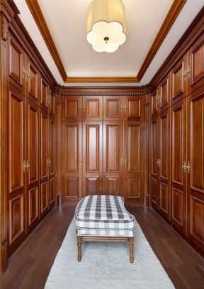 美式衣帽间装修图 美式衣帽间装修效果图 别墅衣帽间装修图片